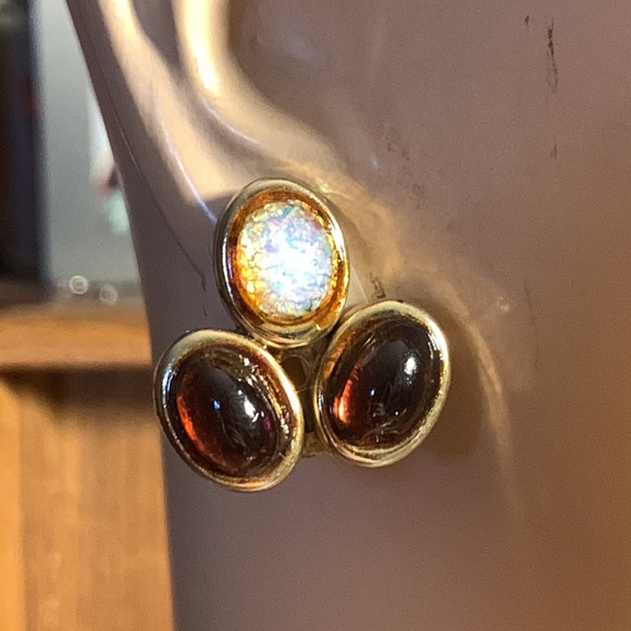 80’s TRIPLE CABOCHON OPAL AND AMBER LOOK EARRINGS - Picture 2 of 12